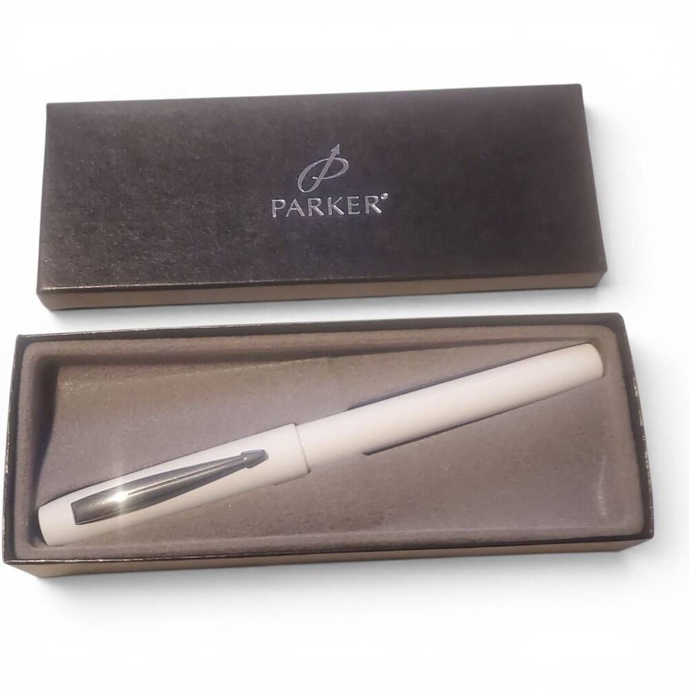 Parker White Lacquer Fountain Pen w/ Chrome Trim & Parker Box
